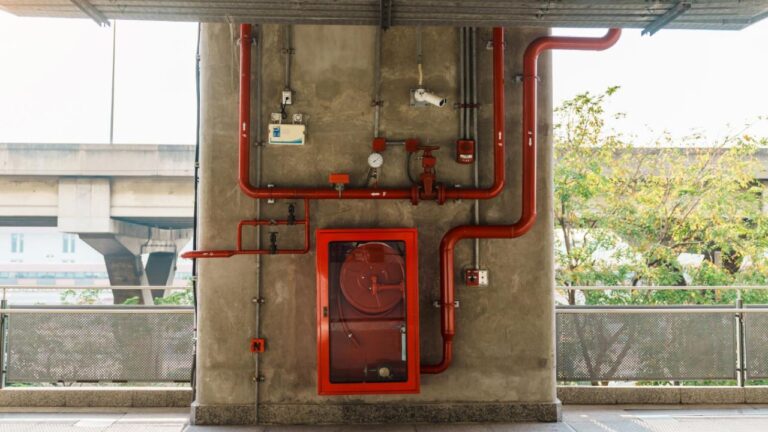 Quanto custa instalar um sistema de combate a incêndio em empresas? - EICE Service