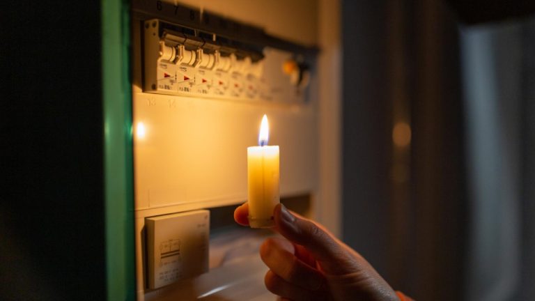 Quedas de energia frequentes: quando o problema pode estar na instalação elétrica do imóvel - EICE Service